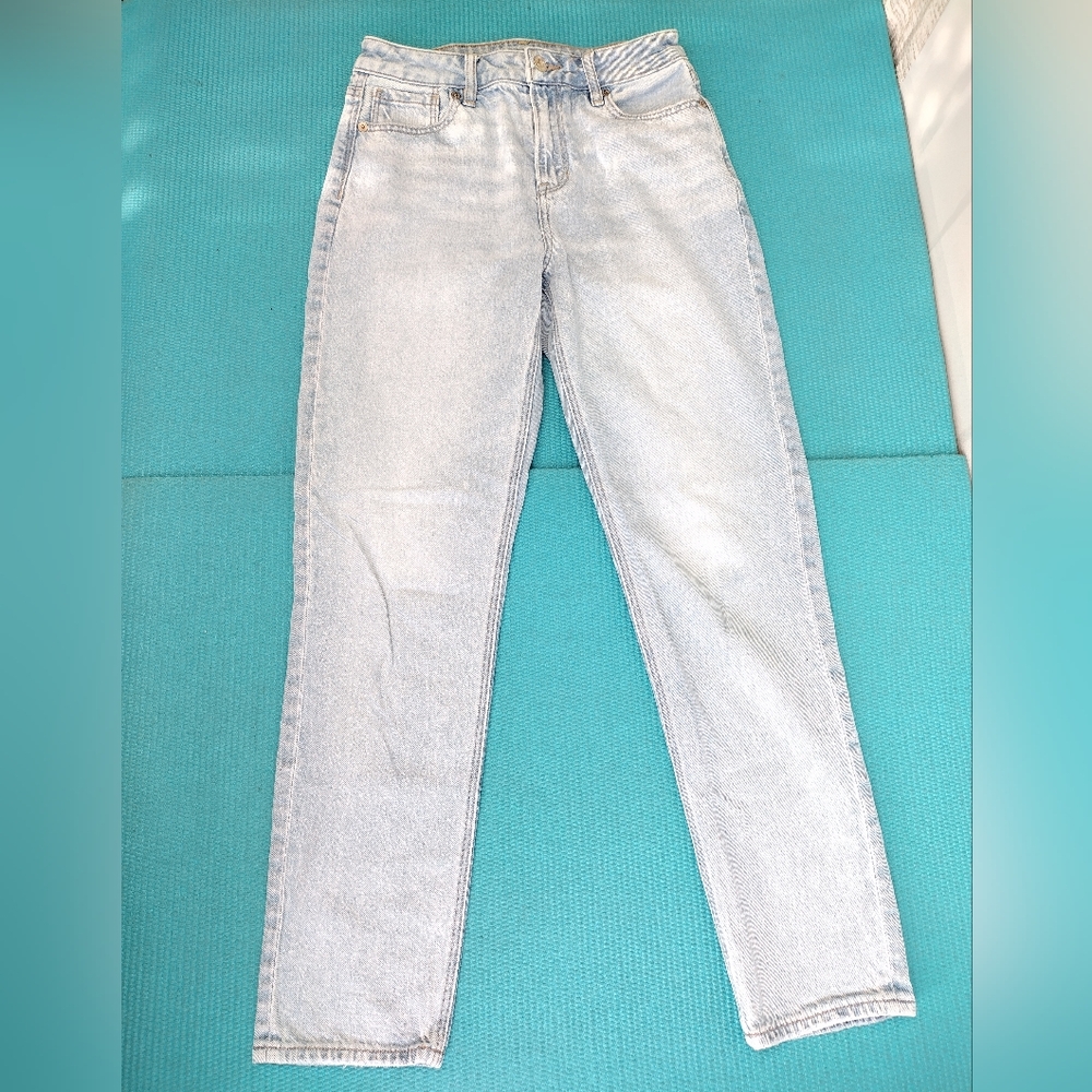 American Eagle Women’s Strigid Straight High Rise  Jeans Size 2